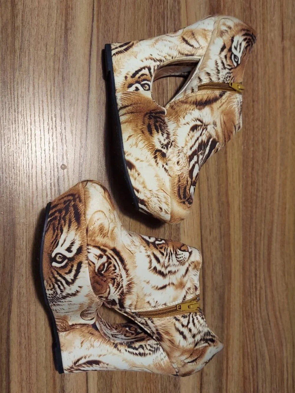 Hot Tomato tiger wedge ankle boots size 8 1/2